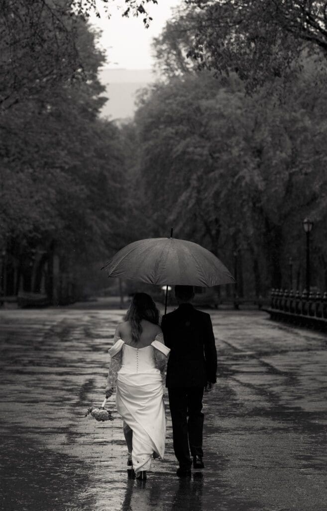 A Rainy Central Park Elopement That Felt Straight Out of a Romance Film